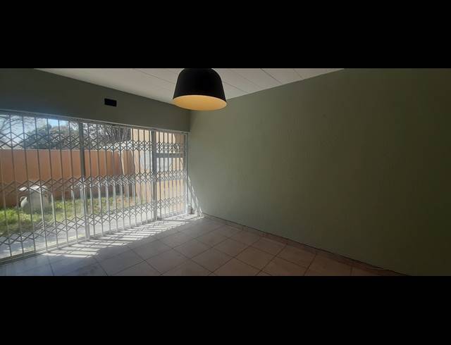 3 BEDROOM TOWNHOUSE FOR SALE IN BIRCH ACRES